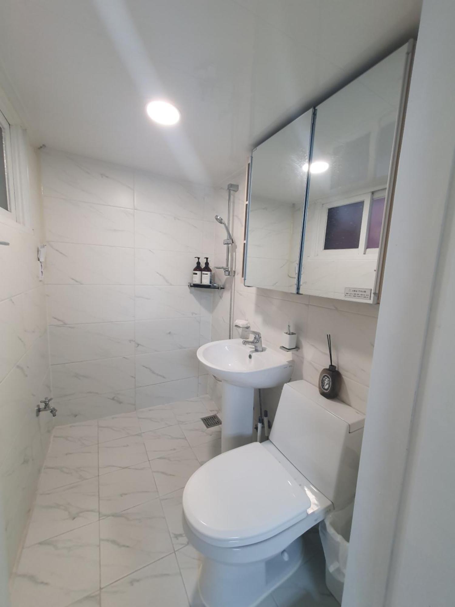 Villa New Open Sale Haebangchon Itaewon Myeongdong Hongdae Insadong Gyeongbokgung Palace Seoul
