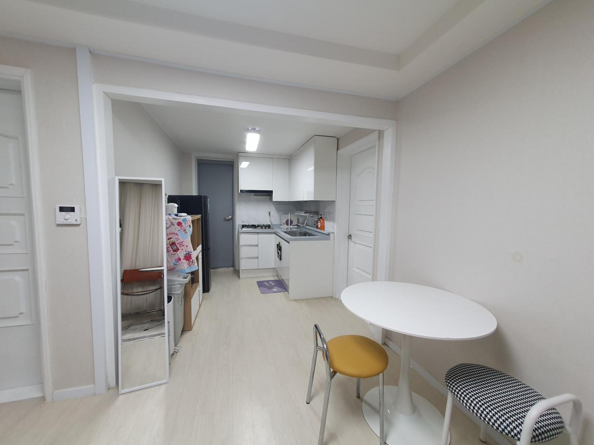 New Open Sale Haebangchon Itaewon Myeongdong Hongdae Insadong Gyeongbokgung Palace Villa Seul