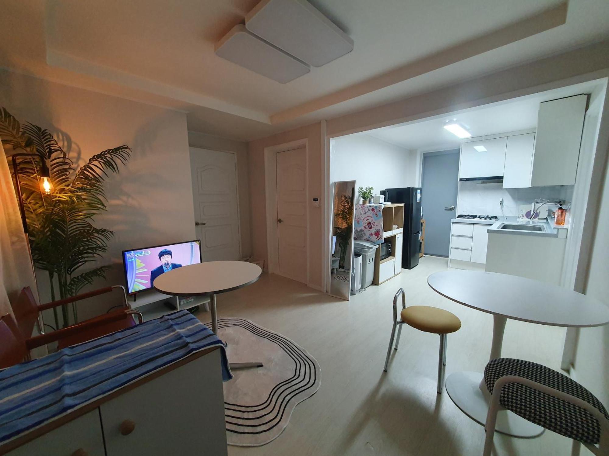 New Open Sale Haebangchon Itaewon Myeongdong Hongdae Insadong Gyeongbokgung Palace Villa